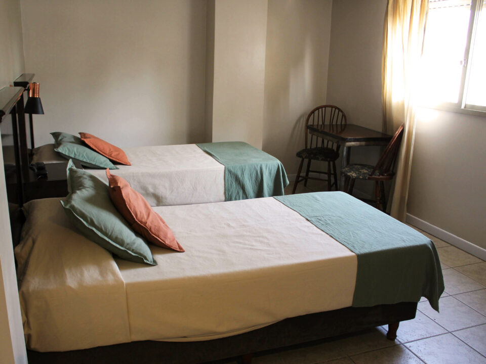 habitacion de dos camas individuales